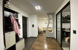 Apartament decomandat cu 3 camere, 2 balcoane, boxa, uscator. Etaj 3. BECLEAN