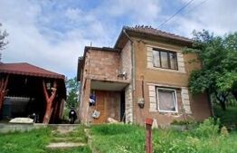 Casa individuala de vanzare + 1200 mp teren, Uriu