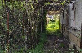 Casă spațioasă de vânzare — Calea Moldovei, zonă rezidențială