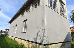 Casă spațioasă de vânzare — Calea Moldovei, zonă rezidențială