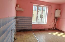 Casă spațioasă de vânzare — Calea Moldovei, zonă rezidențială