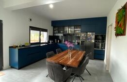 Casă modernă pe parter, 120 mp utili, teren 9 arii – complet mobilată