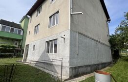 Casa pe 3 nivele si 13 arii teren 