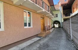 Casă ultracentrală lângă Biserica Evanghelică | 4 camere | 5 băi | Garaj nou