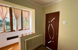 Vand apartament cu doua camere, la etajul 1, in zona Lama