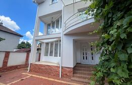 Casă de vânzare, 5 camere, 280 mp - Ultracentral, Bistrița