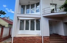 Casă de vânzare, 5 camere, 280 mp - Ultracentral, Bistrița