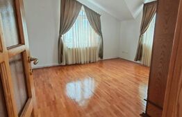 Casă de vânzare, 5 camere, 280 mp - Ultracentral, Bistrița