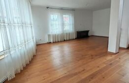Casă de vânzare, 5 camere, 280 mp - Ultracentral, Bistrița