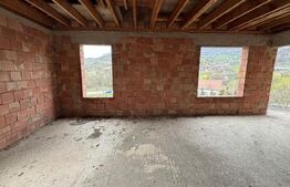 Casa la rosu in zona Valea Ghinzii, cu 900 mp de teren intravilan