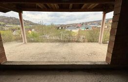 Casa la rosu in zona Valea Ghinzii, cu 900 mp de teren intravilan