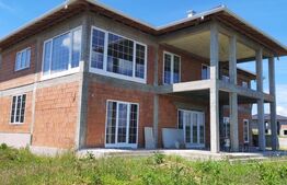 Vilă exclusivistă cu panoramă spectaculoasă și proiect de design interior