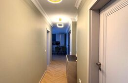 Apartament cu 3 camere, terasa si parcare, zona Libertatii