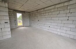 Casă la roșu, 110 mp, cu teren de 7 ari – Josenii Bârgăului