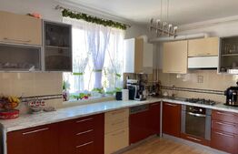 Apartament de vanzare, 4 camere, cu parcare inclusa, Zona de Jos