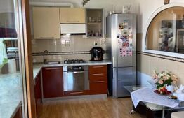 Apartament de vanzare, 4 camere, cu parcare inclusa, Zona de Jos