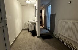 Două camere într-o casă de inchiriat, cu acces la bucătărie și baie 