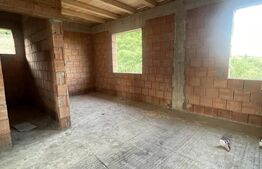 Casă la rosu, la doar 5 km de Bistrița, într-o zonă liniștită
