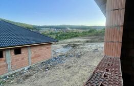 Casă la rosu, la doar 5 km de Bistrița, într-o zonă liniștită