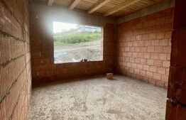 Casă la rosu, la doar 5 km de Bistrița, într-o zonă liniștită