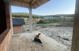 Casă la rosu, la doar 5 km de Bistrița, într-o zonă liniștită