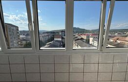 Apartament de inchiriat, cu trei camere, Calea Moldovei 