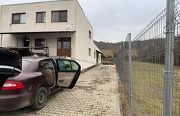 Clădire comercială, 318 mp, teren 12 ari, zona Mariselu