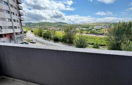 Apartament cu trei camere, etajul 2, zona Independentei 