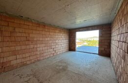 Casa la rosu, Demisol+Parter+Etaj, 223 mp, teren 10 ari 