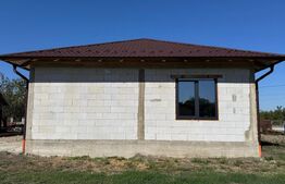 Casa de vanzare, 111 mp, 800 mp de teren, zona Chintelnic
