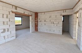 Casa de vanzare, 111 mp, 800 mp de teren, zona Chintelnic