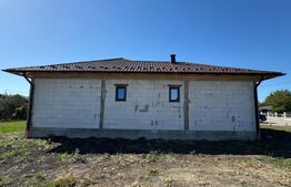 Casa de vanzare, 111 mp, 800 mp de teren, zona Chintelnic