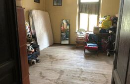 Casa cuplata, 51 mp utili+29mp teren pentru garaj, curte comuna, zona centrala