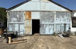 Hala 900 mp, cu teren 600 mp, strada I.C. Brătianu 