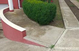 Vilă cu demisol și 2 etaje, nefinalizată, pe teren de aproape 3.000 mp