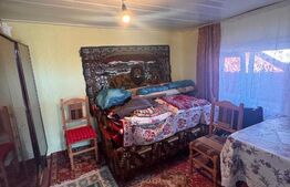 Casă bătrânească locuibilă cu teren generos – Ghilanesti, comuna Cristesti