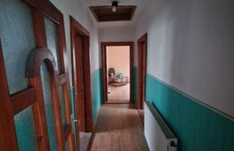  Casă cu mansardă renovabilă situată central în municipiul Dorohoi.