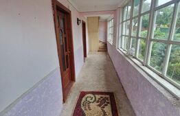  Casă cu mansardă renovabilă situată central în municipiul Dorohoi.