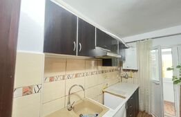 Vanzare apartament de 3 camere, etaj 3, decomandat zona Primaverii