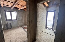 Casă la gri cu teren 1000mp cu priveliște superbă - Iazul Luizoaia