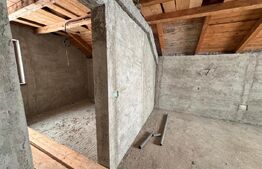 Casă la gri cu teren 1000mp cu priveliște superbă - Iazul Luizoaia