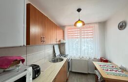 Apartament de vanzare, 2 camere – Săveni, etaj 2, zonă centrală