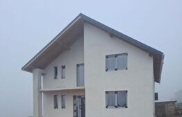 Casă la roșu cu vedere superbă la lac – Zona Lebăda