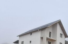 Casă la roșu cu vedere superbă la lac – Zona Lebăda