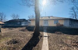 Casa batraneasca cu teren de vanzare in Calugarenii Vechi