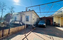 Casă din cărămidă + spațiu comercial, teren 900 mp, Botosani