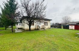 Casă din chirpici, cu teren 1900 mp - Calinesti