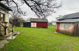 Casă din chirpici, cu teren 1900 mp - Calinesti