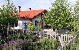 Casă individuală 109mp, teren 5550mp - Hudum 