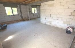 Casă 100 mp cu mansardă necompartimentată, exterior finalizat, teren 500 mp